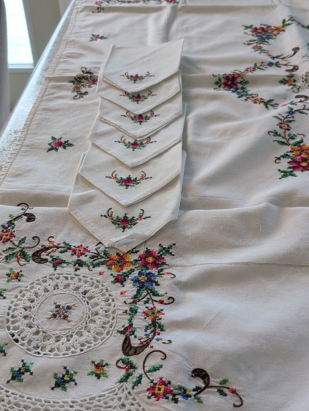 Embroidered Floral Linen Tablecloth with Napkins - Cream